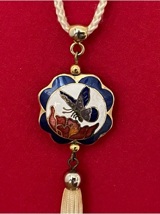 Unbranded Jewelry - Beautiful vintage cloisonné necklace.